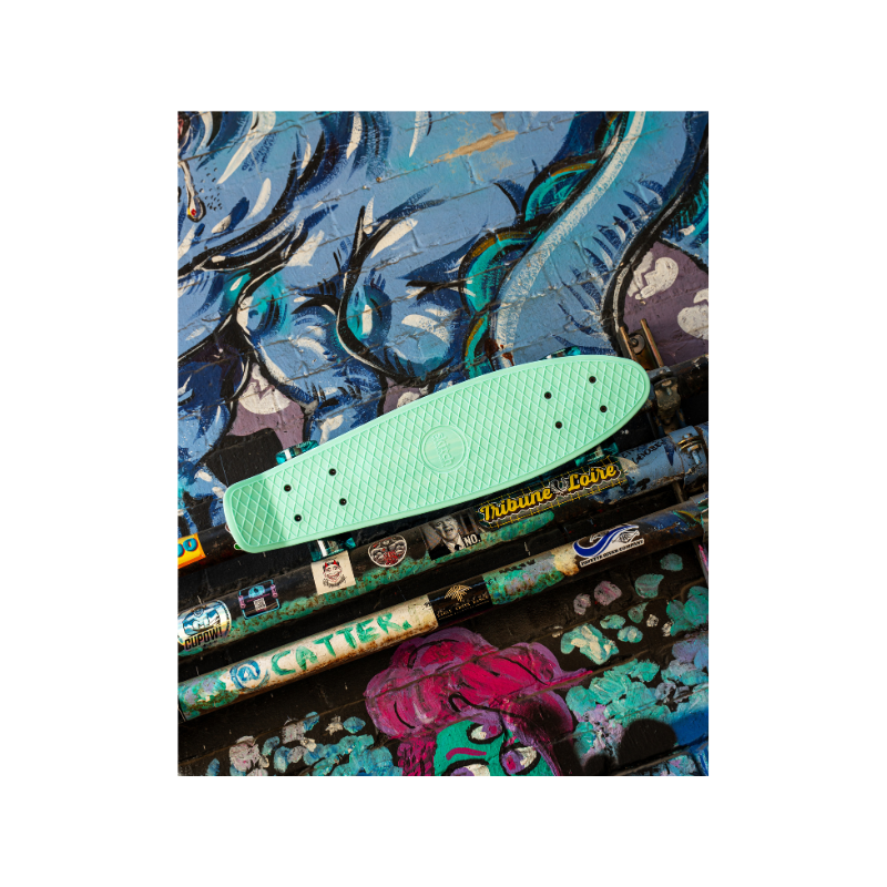 SKITCH® LED+ MINT GREEN Skateboard For Kids And Beginners Mini Cruiser Board Gift Set (LED ON/OFF)