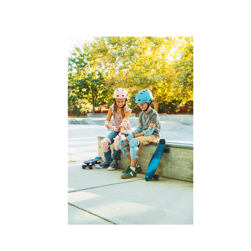 SKITCH® LED+ BLUE GALAXY Skateboard For Kids And Beginners Mini Cruiser Board Gift Set (LED ON/OFF)